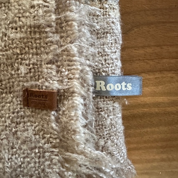 Roots Scarf - Picture 2 of 3